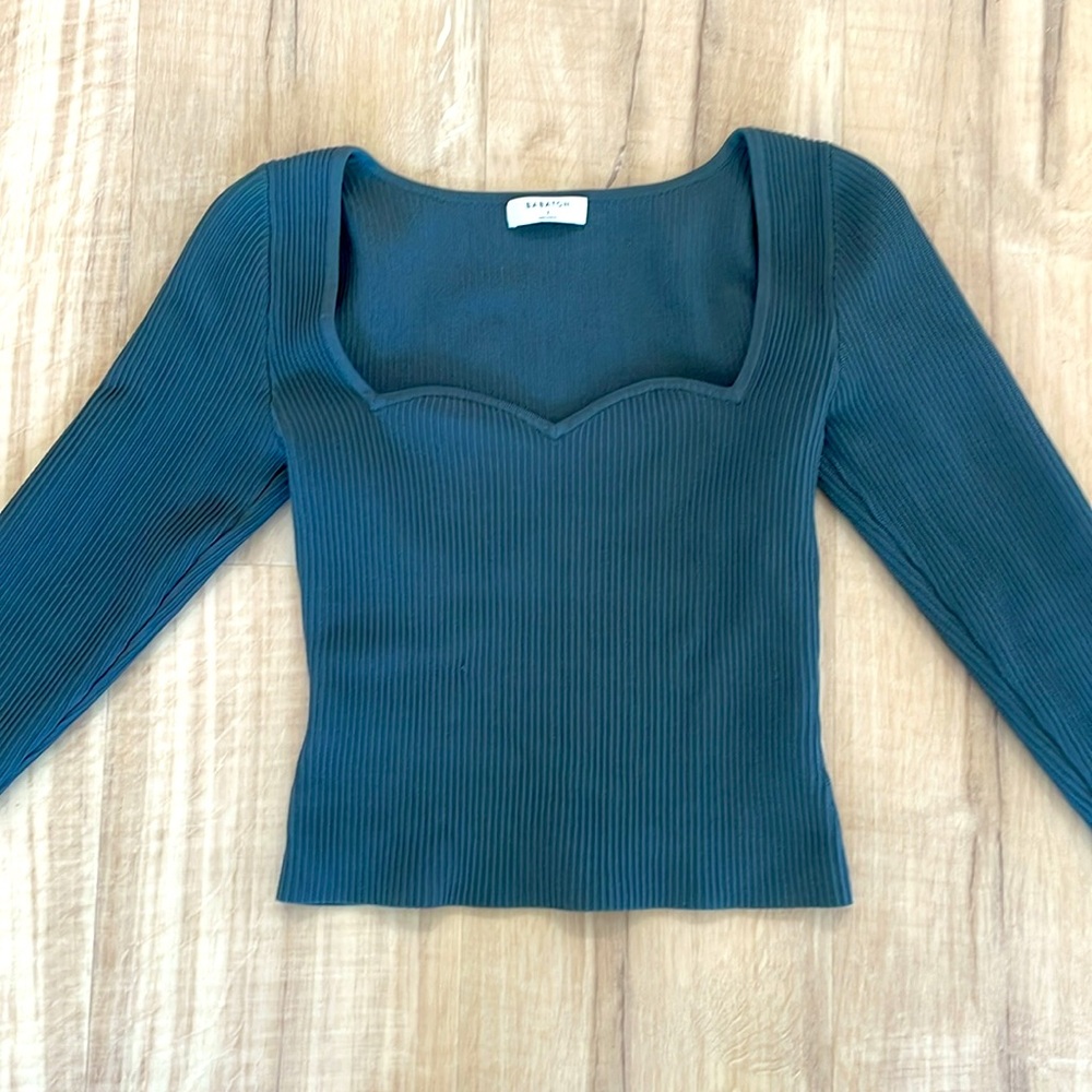 Aritzia Babaton sculpt knit sweetheart long sleeve small